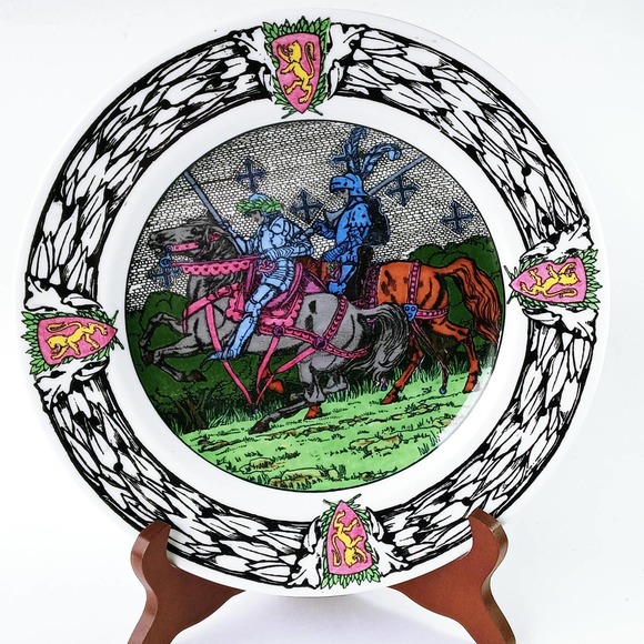 Royal Doulton Knights w/Lion Crest Dinner Plate Series Ware Pink & Blue (su1) - Picture 1 of 7